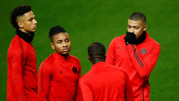 Entrenamiento de los jugadores del PSG en Old Trafford