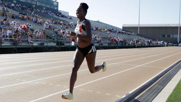 Alysia Montaño en una carrera estando embarazada