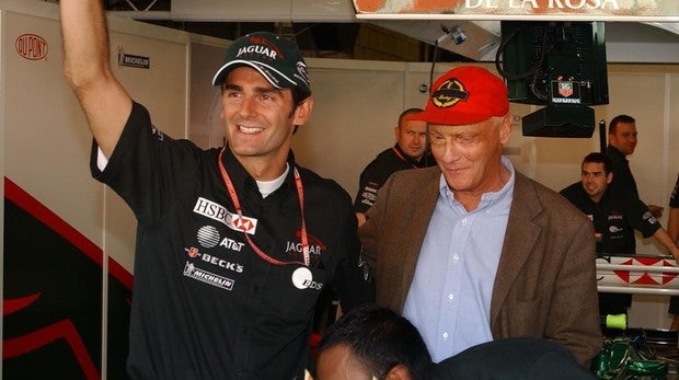 Lauda, con Pedro de la Rosa en Jaguar