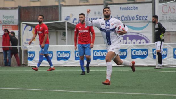 Juanito Bazo (i) ha firmado una gran temporada en el CD Barco.