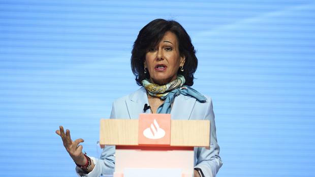 La presidenta del Santander, Ana Botín, durante la junta de accionistas del banco