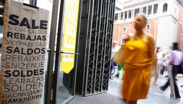 La confianza de los consumidores vuelve a bajar de los 100 puntos