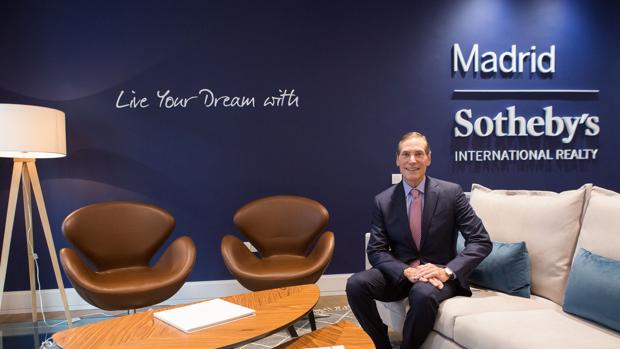 Philip A. White, Jr, presidente de Sotheby´s, en la nueva oficina que ha abierto la inmobiliaria en Madrid