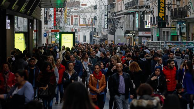 Fotografía de archivo del centro de Madrid durante la jornada de Black Friday del año pasado