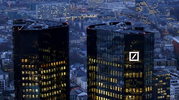 Los títulos de la entidad alemana caen en el DAX entorno a un 4% cerce del mediodía