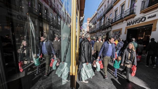Rebajas en el centro de Sevilla