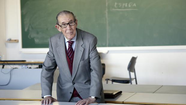 El catedrático de Economía Aplicada y articulista de ABC Juan Velarde