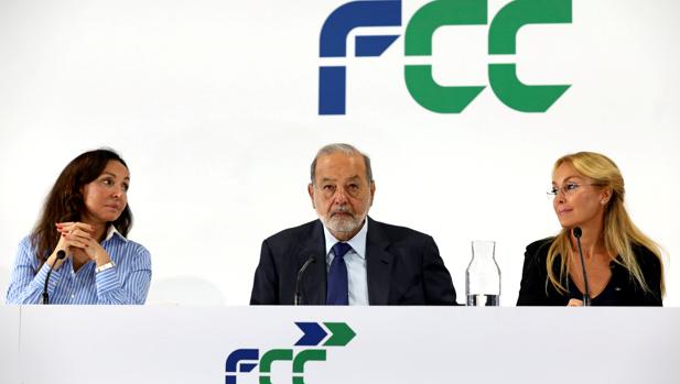 De izda a dcha: Alicia Koplowitz, importante accionista de la constructora junto al magnate Carlos Slim que ostenta la mayoría del accionariado y Esther Koplowitz, presidenta de FCC