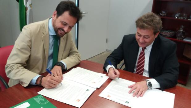 Francisco Javier Loscertales (SAE) y José Antonio García Agüera (Grupo LAR) firman el protocolo