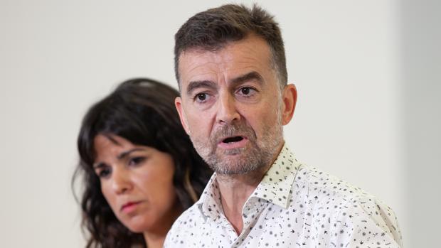 El coordinador general de IULV-CA, Antonio Maíllo, en una reunión previa a la campaña electoral