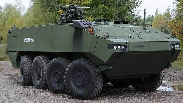 Vehículo blindado sobre ruedas Piranha 5, que servirá como base para desarollar los prototipos del nuevo 8x8