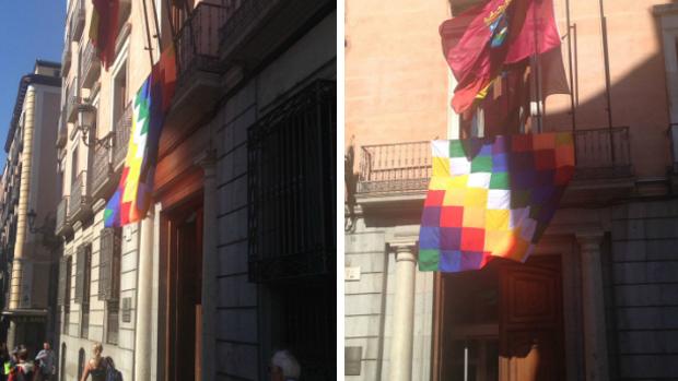 Wiphala colgada del edificio de la Junta Municipal de Distrito de Centro