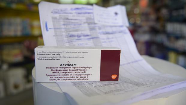 Una de las vacunas que han escaseado, junto con la lista de espera que había en una oficina de farmacia madrileña