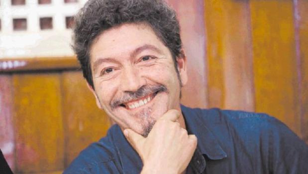 Simpático gesto del poeta y escritor