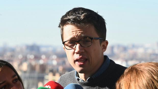 El candidato de Podemos a la Presidencia de la Comunidad de Madrid, Íñigo Errejón, valora ante los medios