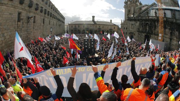 Final de la manifestación en la plaza de la Quintana