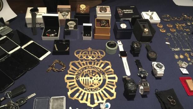 La Policía recuperó 56.000 euros en efectivo y tres relojes de alta gama