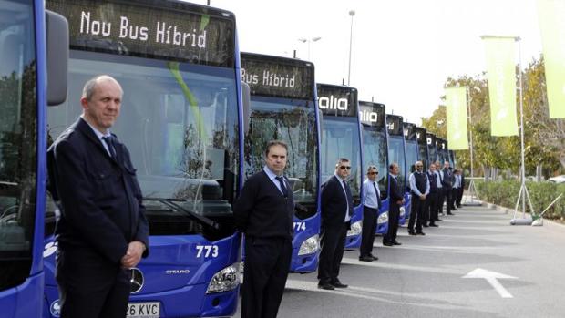 Presentación de los autobuses híbridos de la compañía La Alcoyana, este lunes
