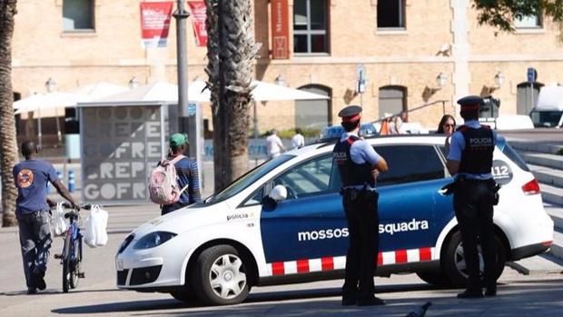 Agentes de los Mossos d'Esquadra en Barcelona