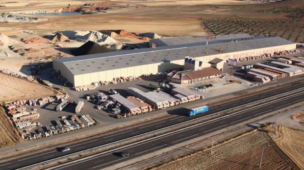 Nave de la empresa de cerámica Rústicos La Mancha, en Santa Cruz de Mudela (Ciudad Real)