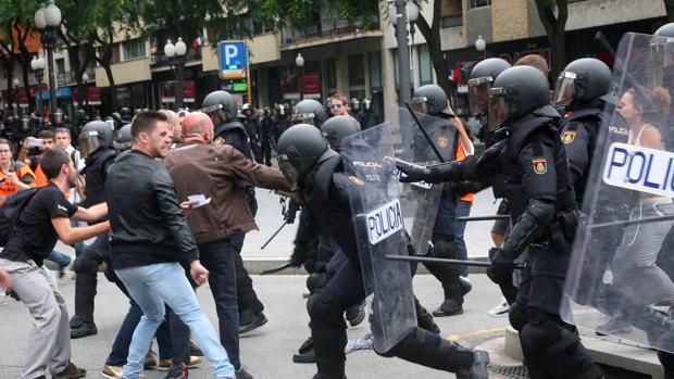 Cargas policiales el 1-O en la ciudad de Tarragona, en una fotografía de archivo