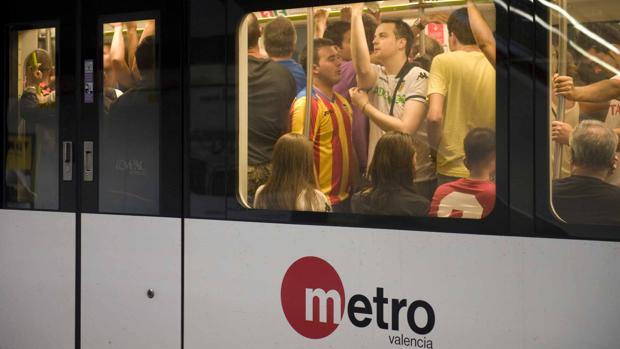 El metro de Valencia, en un día de partido del Valencia CF en Mestalla