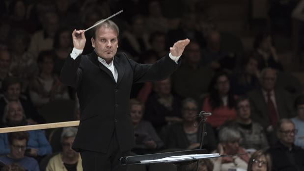 Pascual-Vilaplana, durante un concierto
