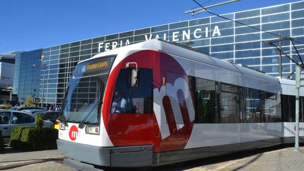 Línea 4 de tranvía que circula hasta Feria Valencia, donde se celebra este fin de semana el Salón del Manga