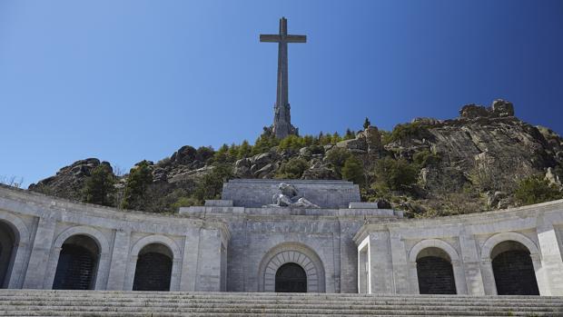 El TC rechaza paralizar la exhumación «in extremis» al inadmitir el recurso de los Franco