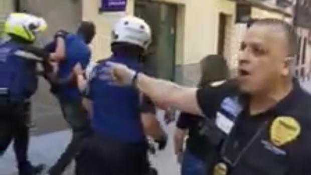 Investigan a una ONG por obstruir la detención de inmigrantes