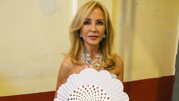 Carmen Lomana