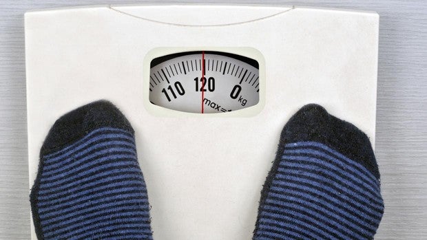 Para adelgazar lo más recomendable es hacer una dieta hipocalórica variada y equilibrada