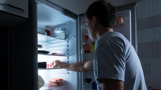 Los episodios de ansiedad con la comida son más frecuentes por la noche.