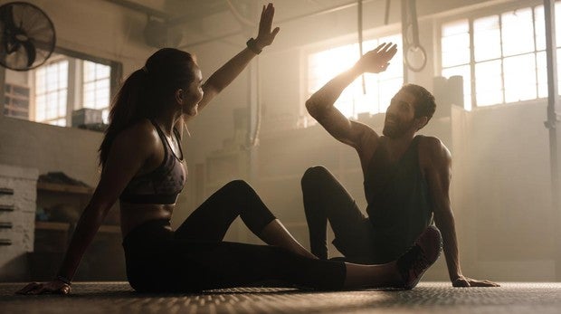Practicar los ejercicios en pareja puede resultar aún más motivador