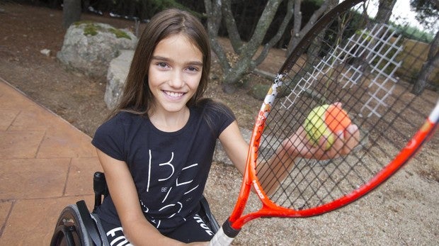 Iraide, 11 años: «la silla de ruedas la llevo en el trasero, no en la cabeza, es mi compañera de vida»