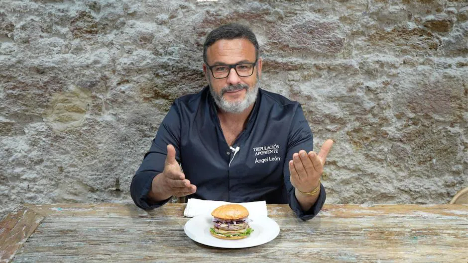 Ángel León hace una hamburguesa de pescado con Nueva Pescanova y Compass Group