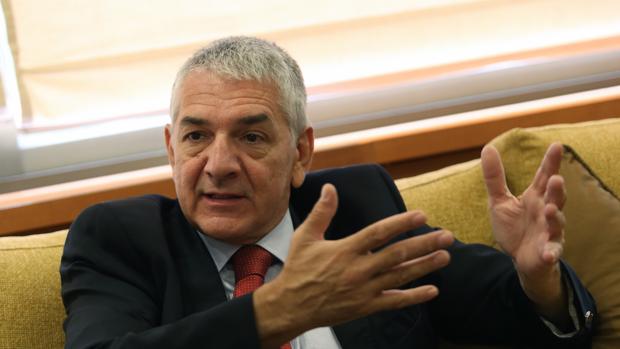 El embajador turco, Ömer Önhon, durante la entrevista concedida a ABC