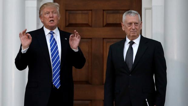 Donald Trump, junto a James Mattis