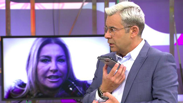 Jorge Javier Vázquez habla con Cristina Tárrega en 'Sálvame'.