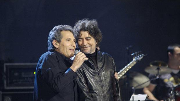 Ambos artistas, durante un concierto
