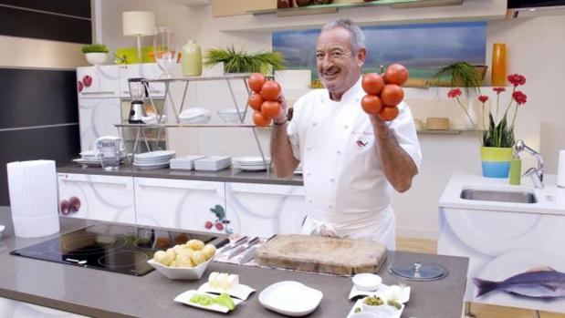 Karlos Arguiñano no solo cocina, sino que en cada entrega ofrece al menos un chiste