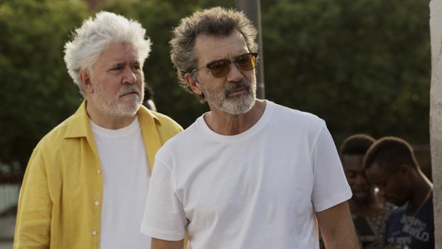 Pedro Almodóvar y Antonio Banderas en el rodaje de Dolor y gloria
