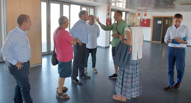 Momento del encuentro mantenido entre Juancho Ortiz y representantes del Club Alcázar.