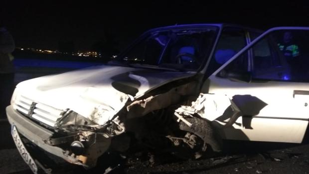 Así quedó uno de los coches siniestrados.