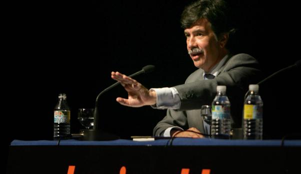 Javier Urra en una conferencia.