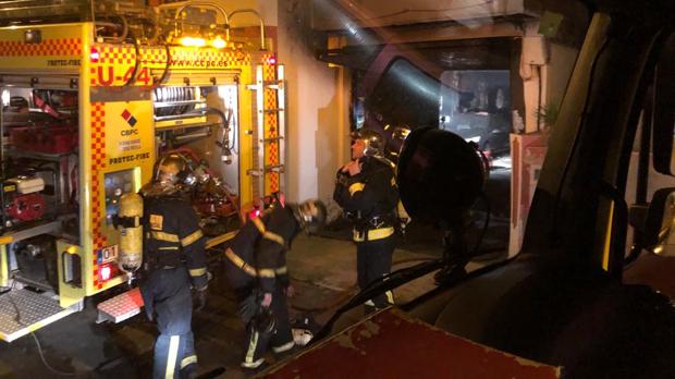 Los Bomberos utilizaron más de 3.000 litros de agua.