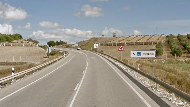 El accidente ha tenido lugar en la A-471 en el kilómetro 30, a la altura del centro hospitalario de Lebrija