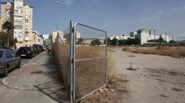 Si los antiguos terrenos de CASA se destinan a aparcamiento habría que invertir para adecentarlo.