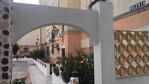 Acceso al patio Tacita de Plata de la calle Bulería