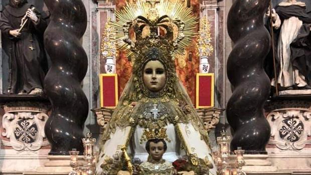 La Virgen del Rosario, ya preparada para la peregrinación